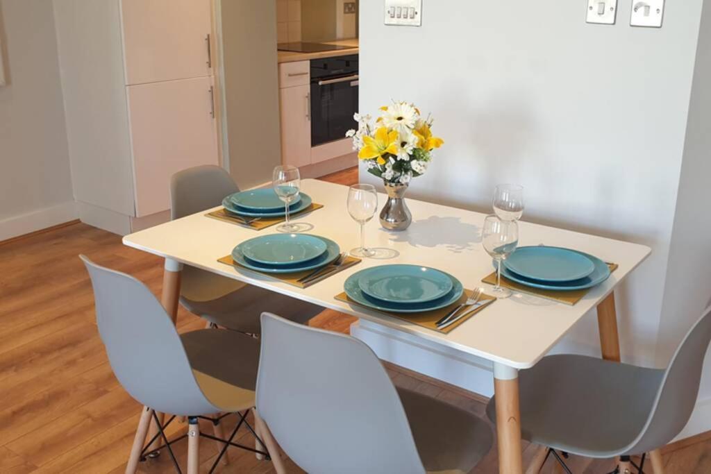 Modern And Spacious Swansea Centre Apartment Εξωτερικό φωτογραφία